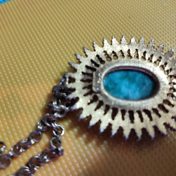 Vintage celebrity signed faux jade pregnant with 28in necklace - Picture 3 of 3